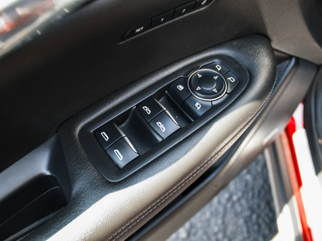 Used 2021  Cadillac Sport image 9