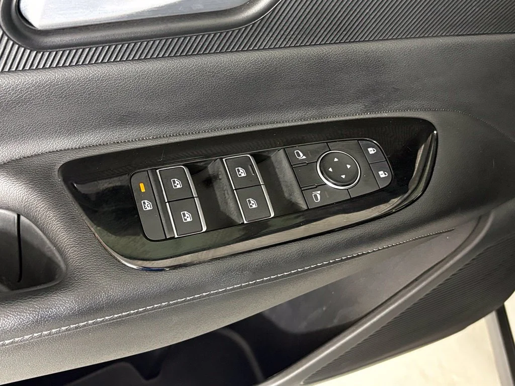 Used 2025 Silver Nissan SV image 15