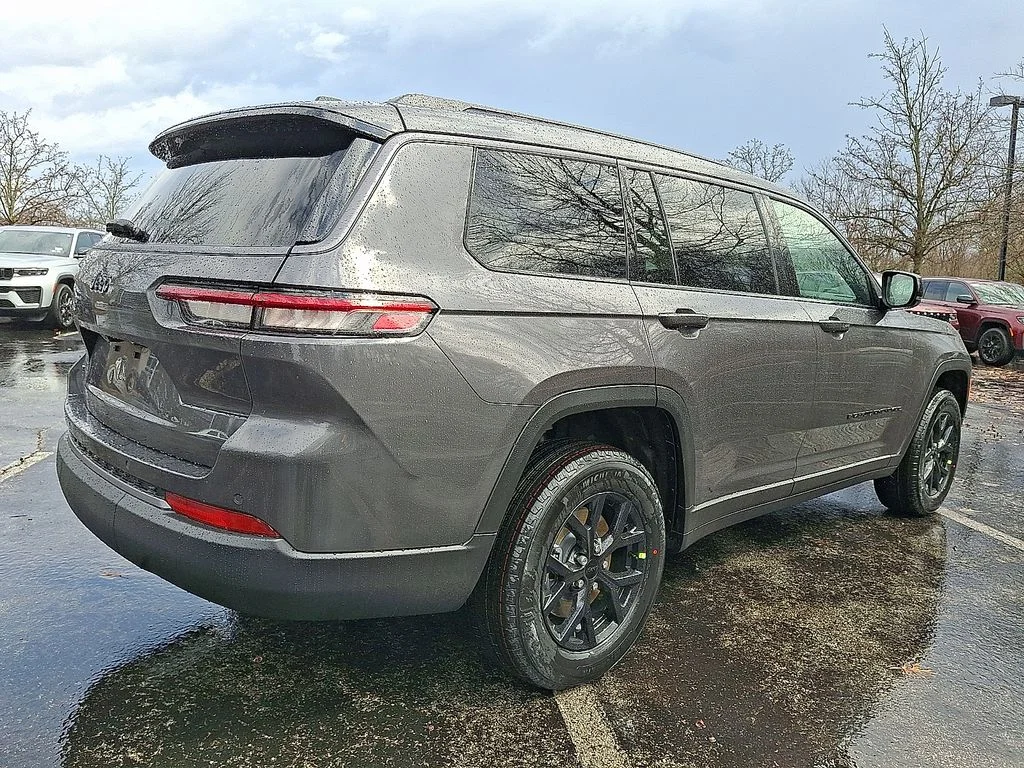 New 2026 Baltic Gray Metallic Clear-Coat Exterior Paint Jeep Altitude image 4