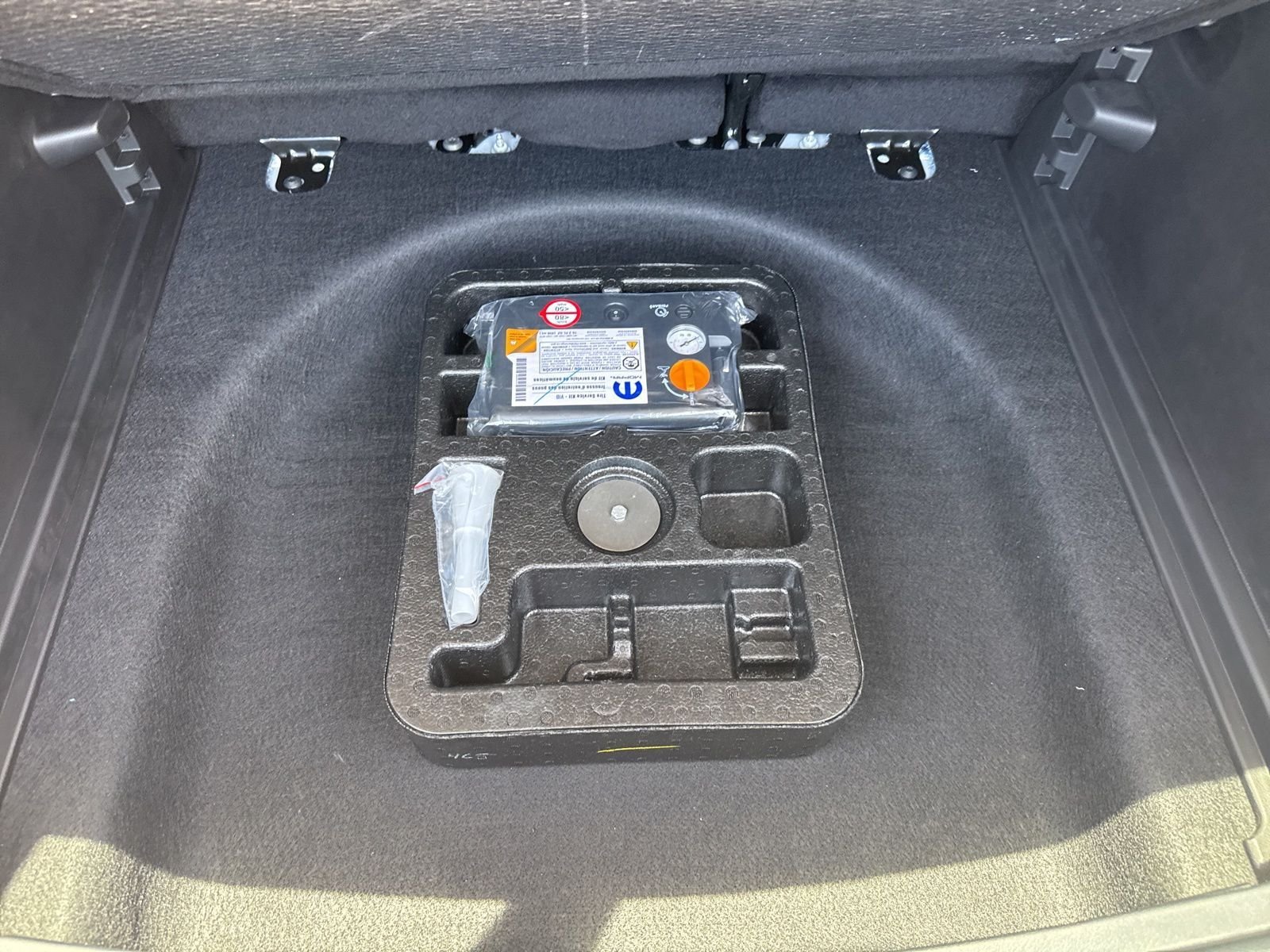 New 2026 Bright White Clearcoat Jeep Latitude image 21