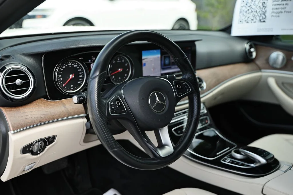 Used 2017 designo Diamond White Metallic Mercedes-Benz E 400 image 20