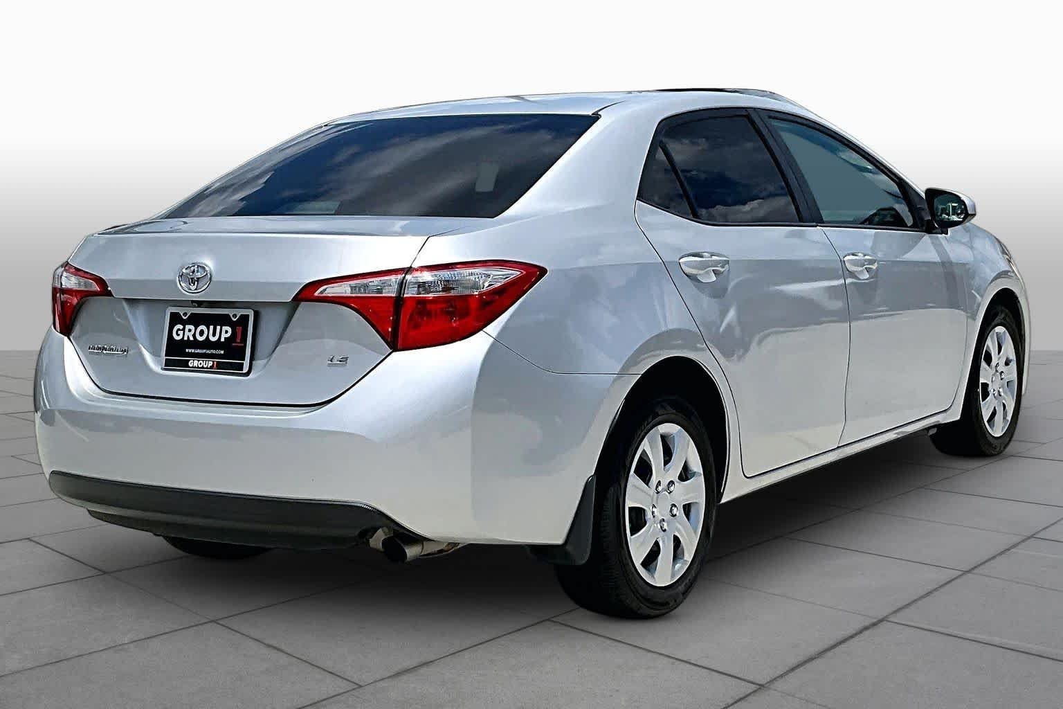Used 2016 Classic Silver Metallic Toyota LE image 13
