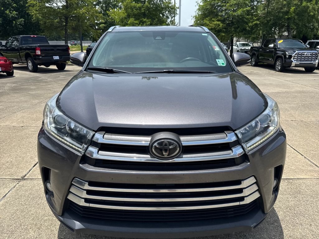Used 2018 Gray Toyota Limited image 4