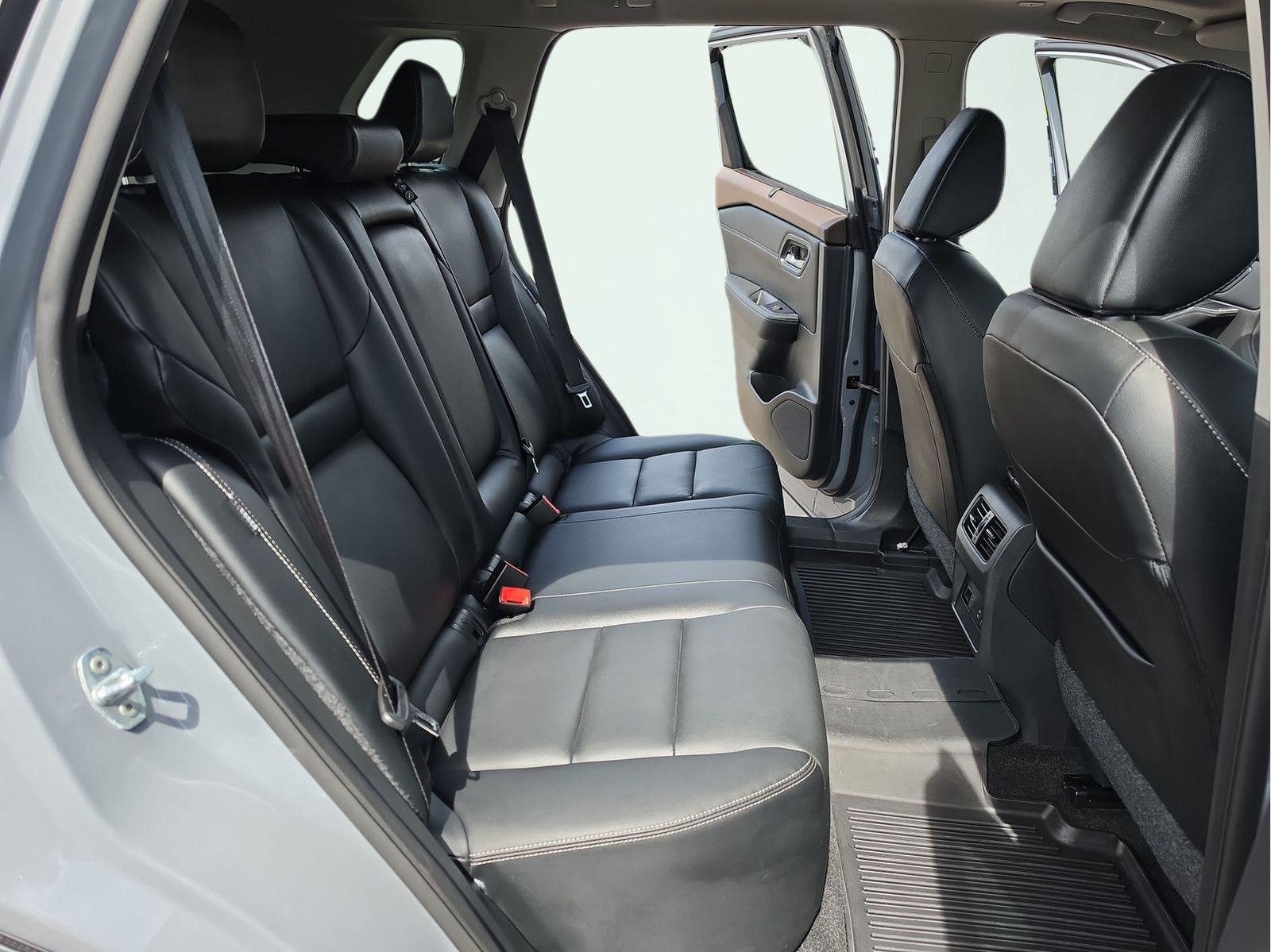 Used 2023 Boulder Gray Pearl Nissan SL image 18