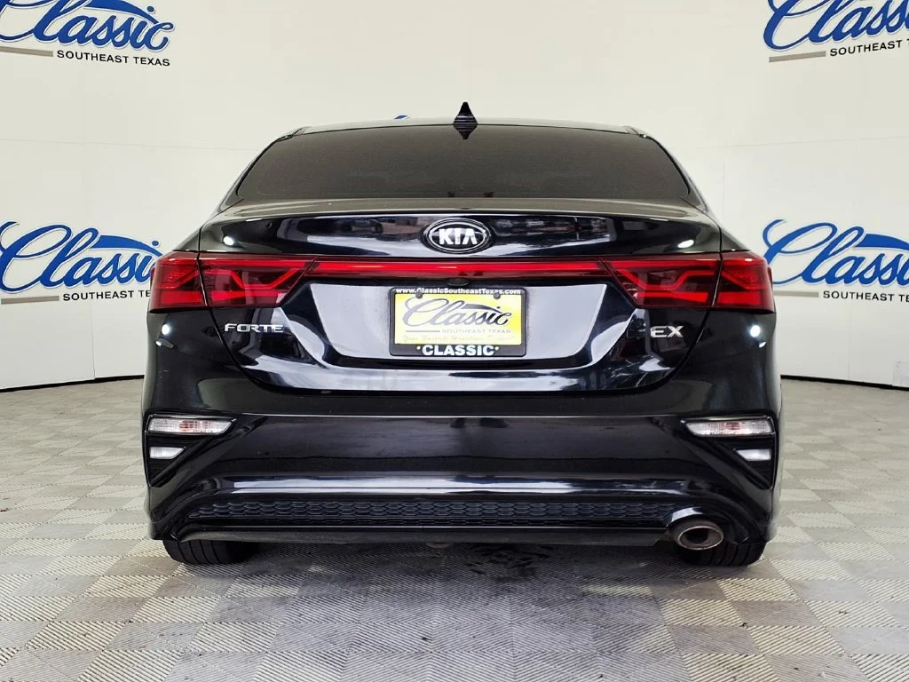 Used 2021 Black Kia EX image 4