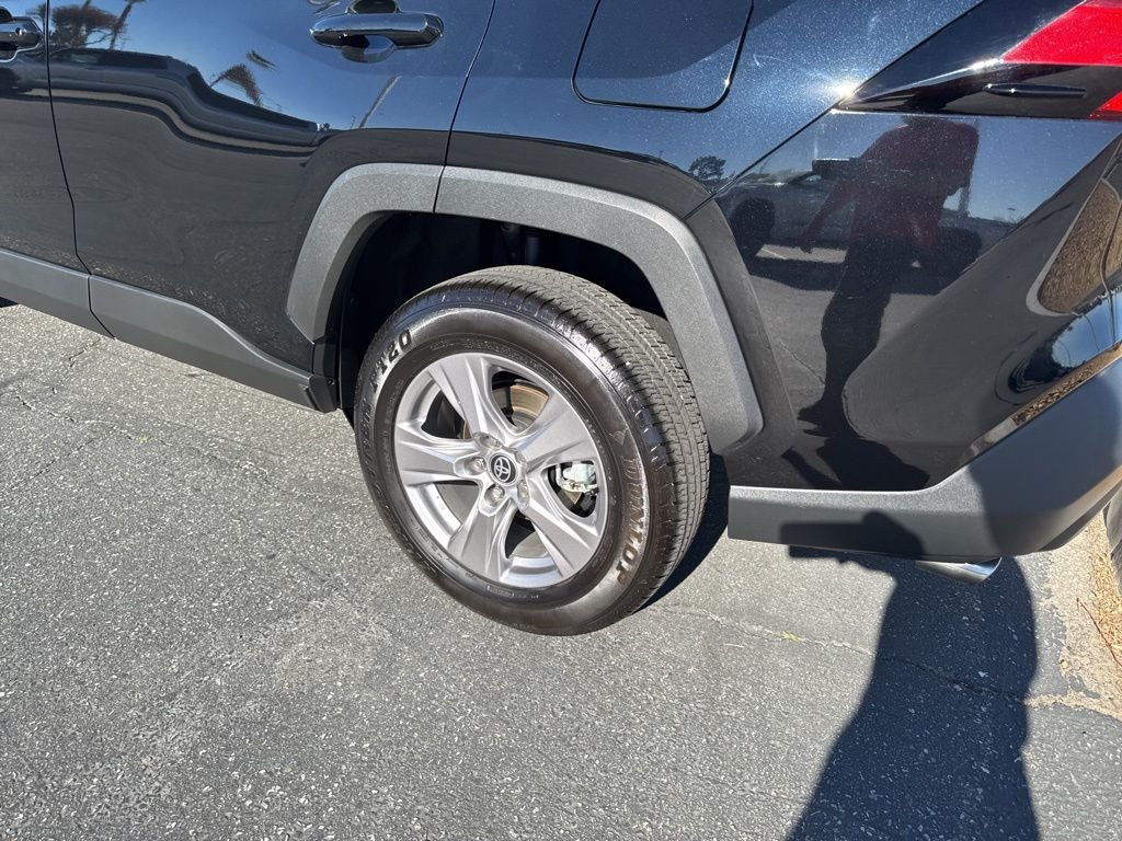 2025 Toyota RAV4 XLE - Photo 9