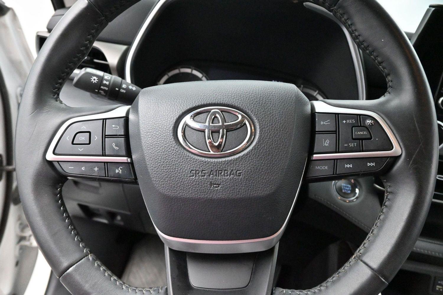 Used 2022 Wind Chill Pearl Toyota XLE image 17