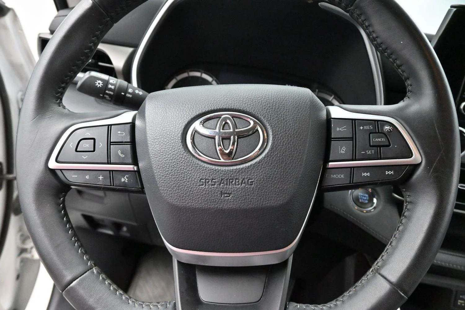 Used 2022 Wind Chill Pearl Toyota XLE image 17