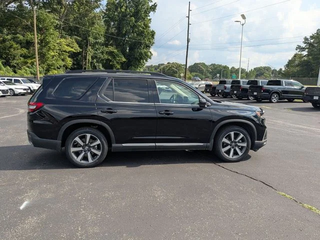 Used 2024 Crystal Black Pearl Honda Touring image 6