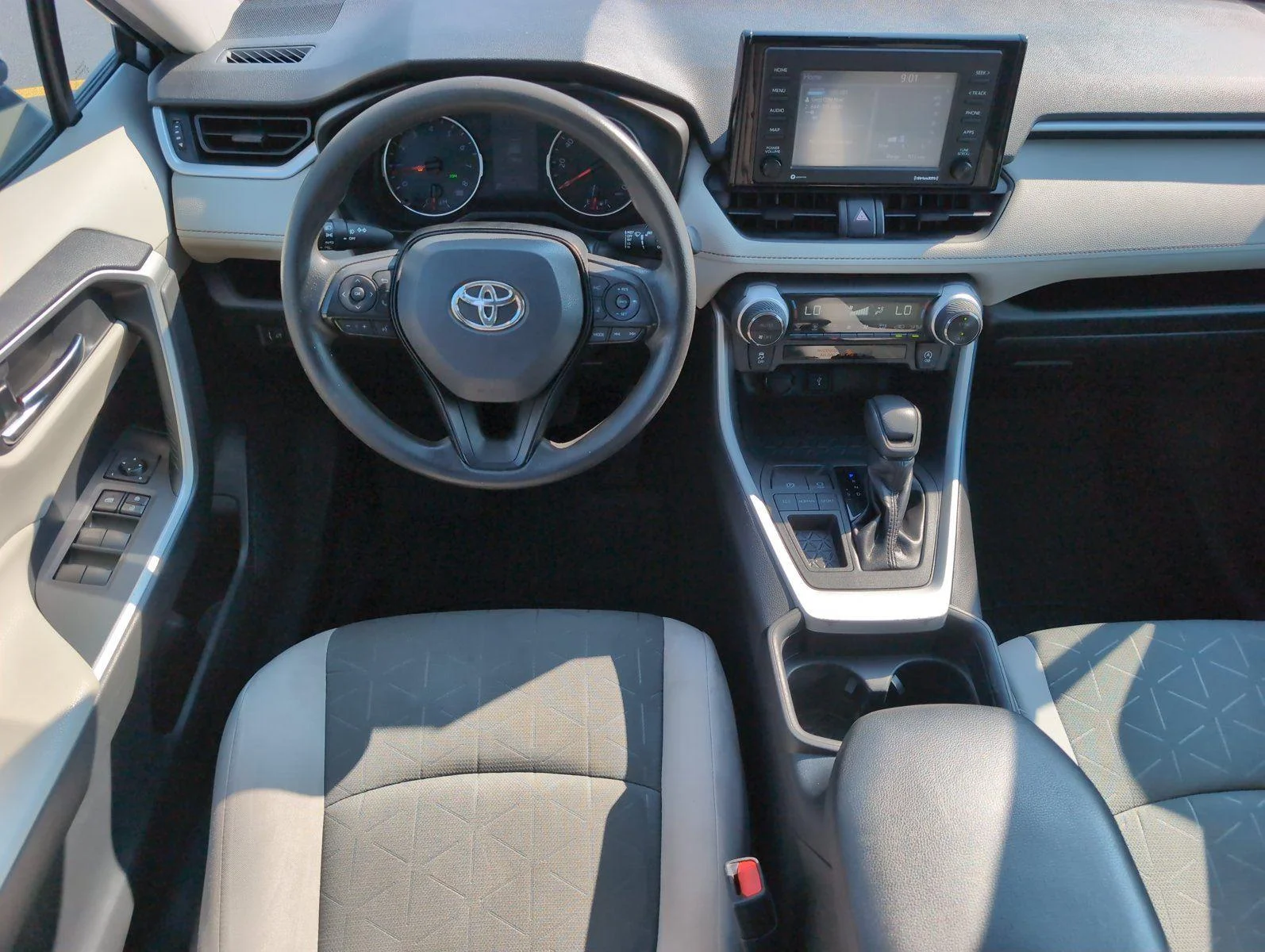 Used 2020 Silver Sky Metallic Toyota XLE image 33
