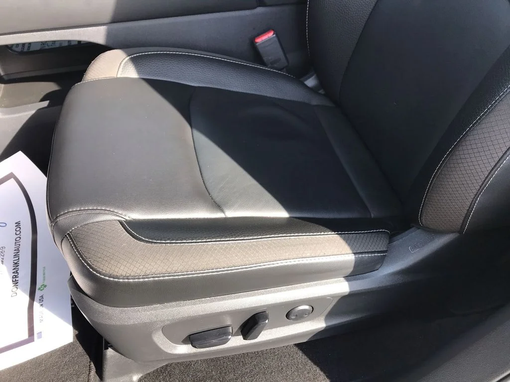 Used 2023 White Nissan SL image 12