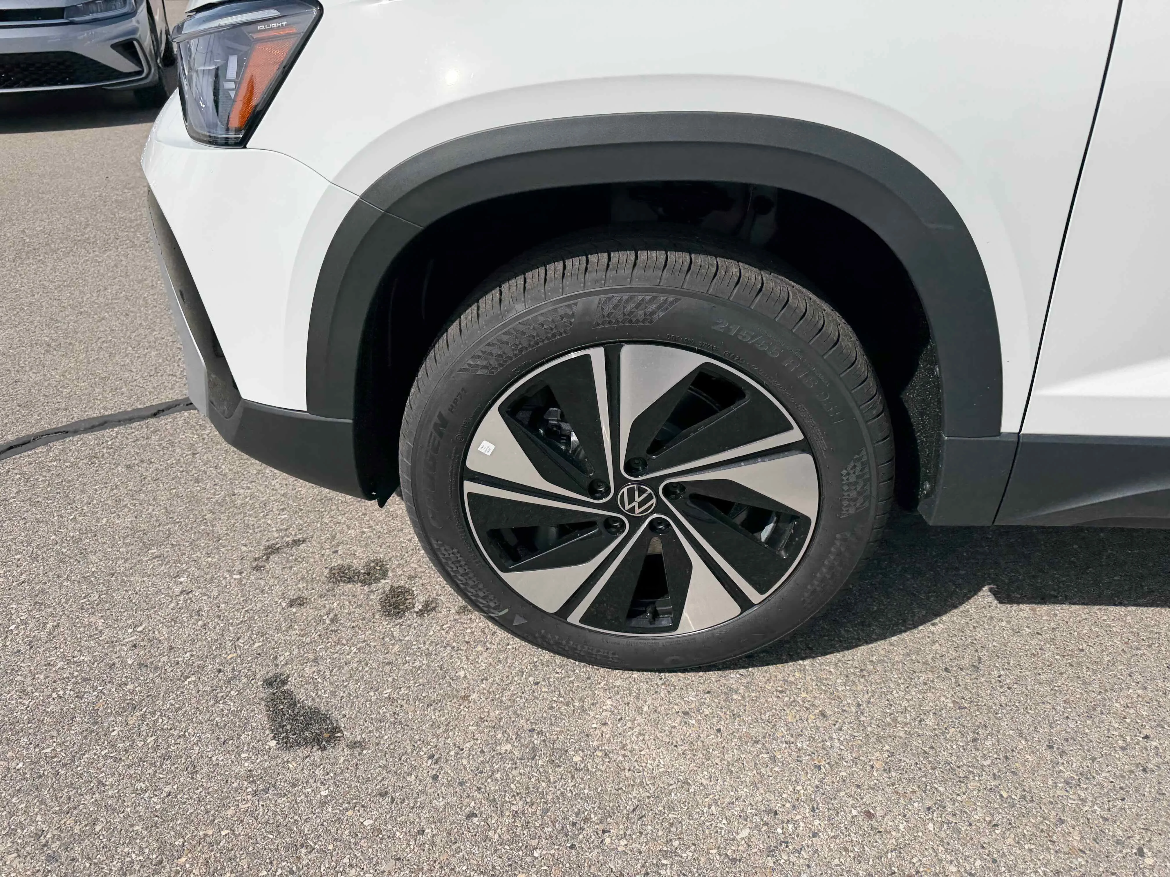 New 2026 Pure White Volkswagen SE image 13