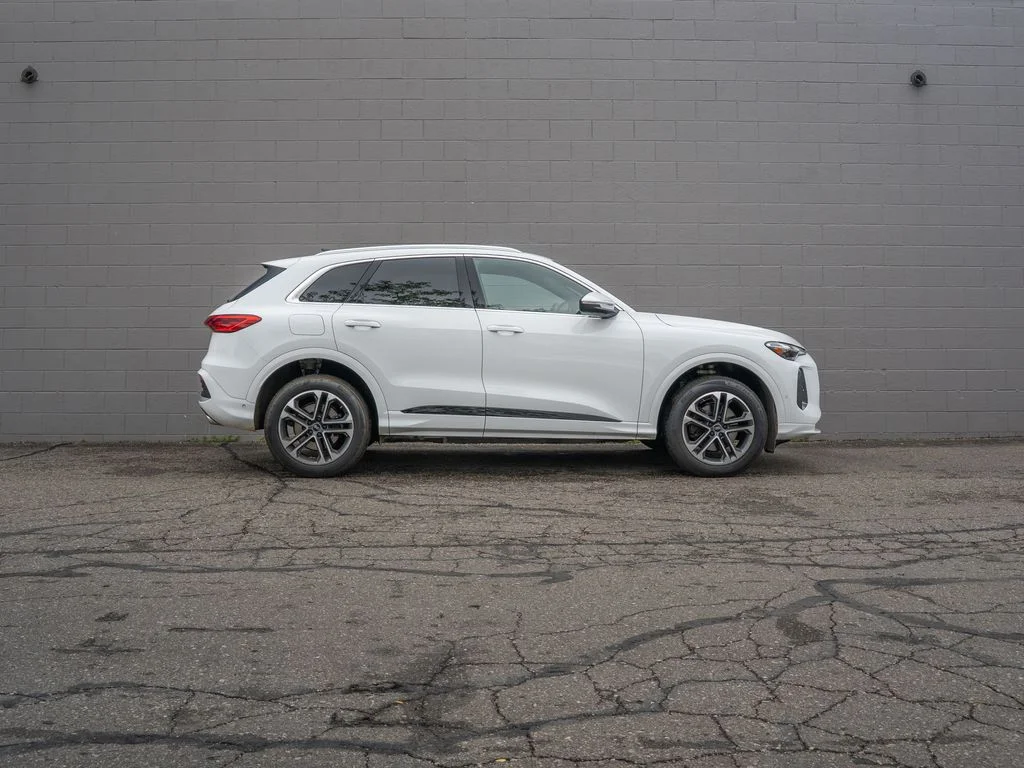 Used 2025 White Audi  image 8