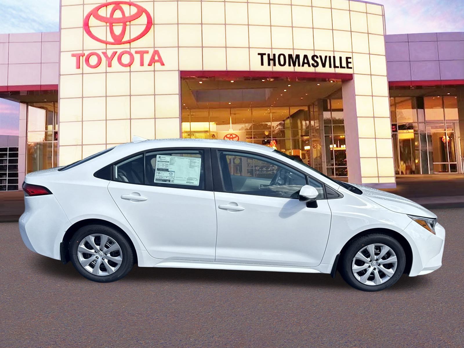 Used 2025  Toyota  image 4