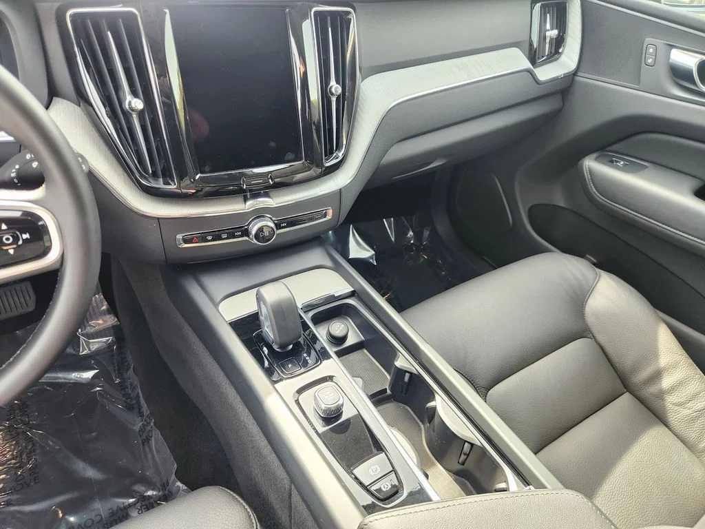 Used 2025 Crystal White Metallic Volvo Plus image 28
