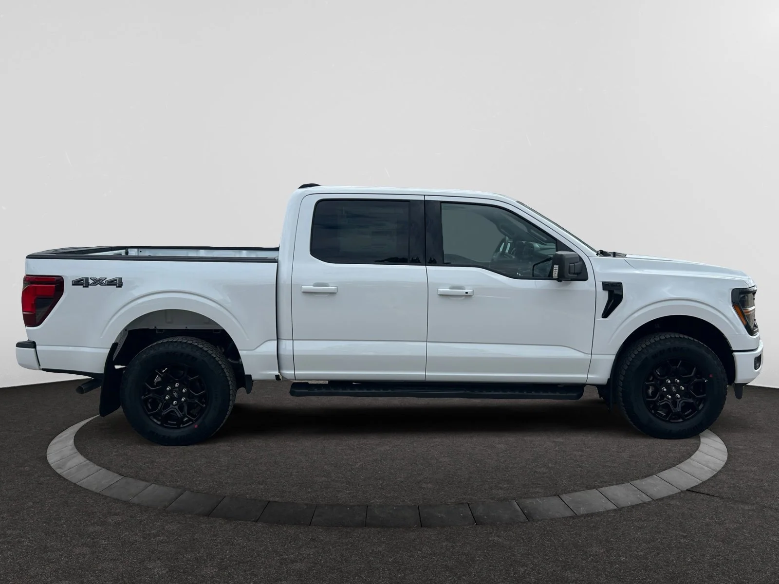 New 2026 Oxford White Ford XLT image 6