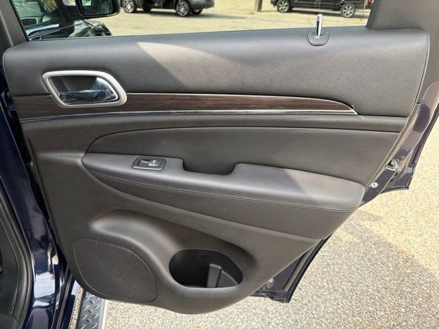 Used 2018 True Blue Pearlcoat Jeep Overland image 14