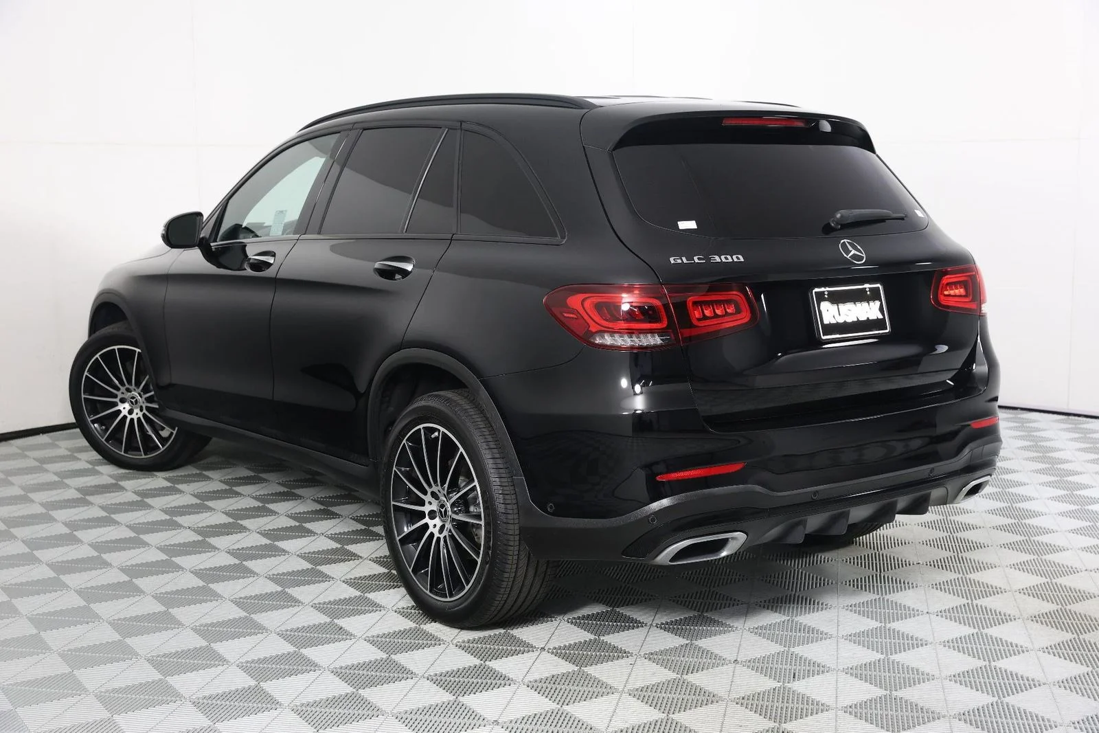 Used 2022 Black Mercedes-Benz GLC 300 image 3