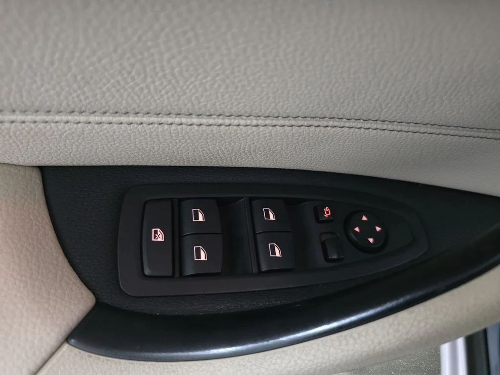 Used 2019 Mediterranean Blue Metallic BMW xDrive28i image 29