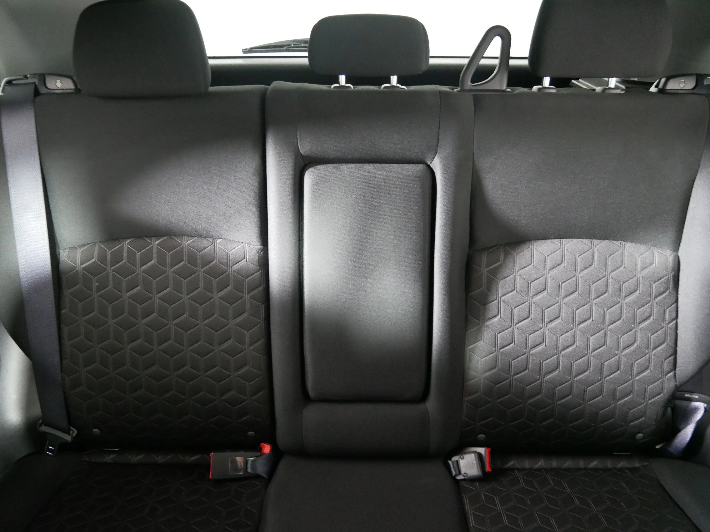 Used 2025 White Diamond Mitsubishi ES image 13
