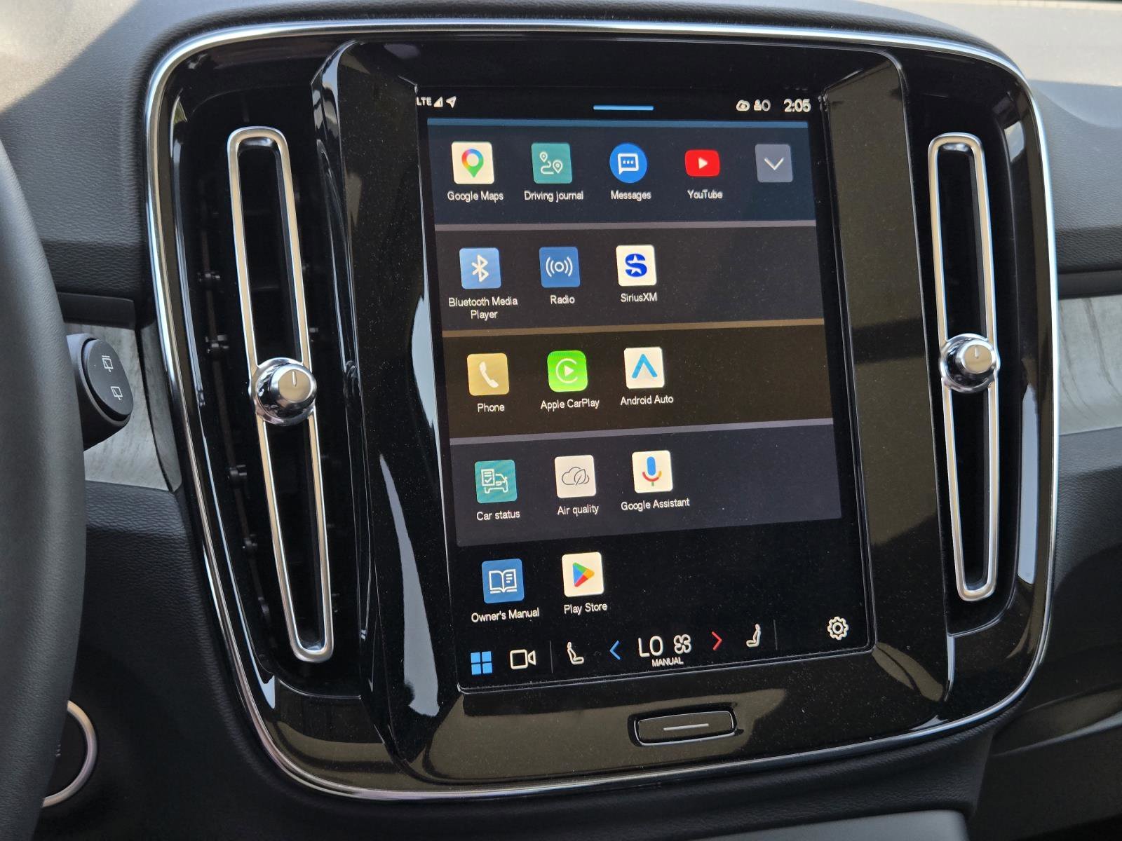 Used 2025 Black Volvo Plus Dark Theme image 21