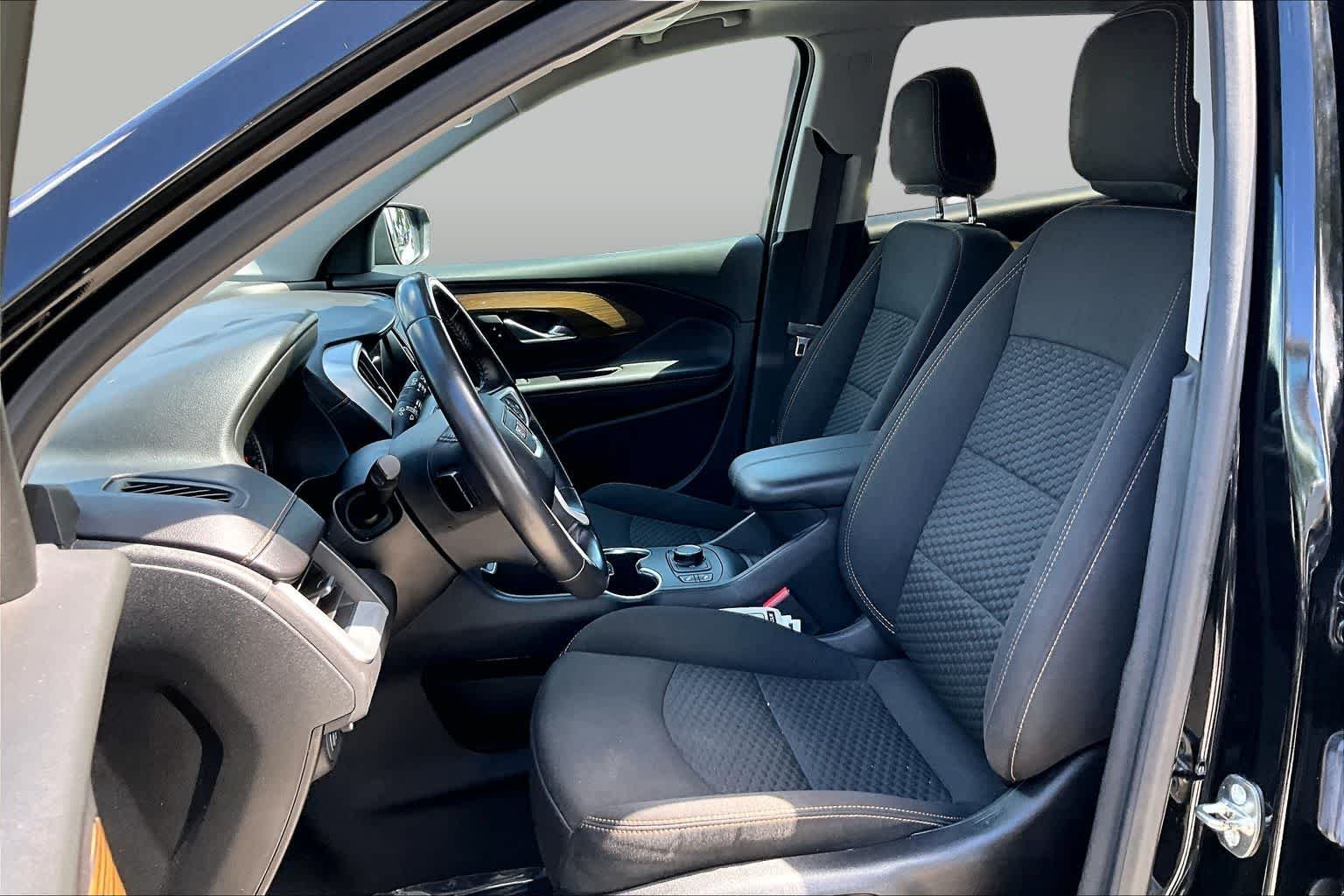Used 2019 Ebony Twilight Metallic GMC SLE image 8