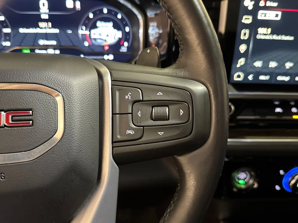 Used 2022  GMC Elevation image 19