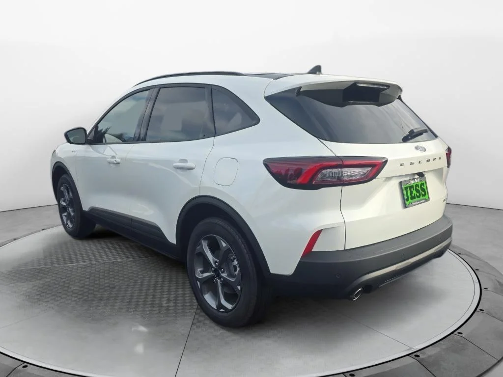 New 2026 star white metallic tri-coat Ford ST-Line image 3