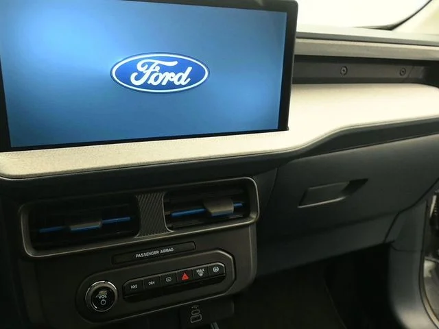 New 2026 Space White Metallic Ford XLT image 11