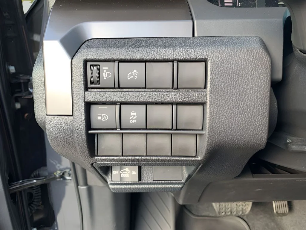 Used 2025  Toyota SR5 image 27