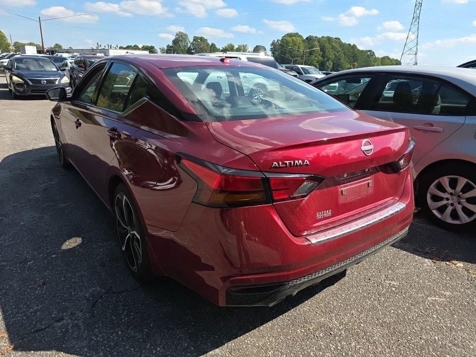 Used 2023 Red Nissan 2.5 SR image 4