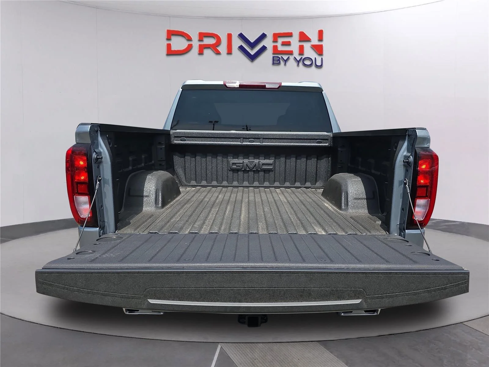 New 2026 Sterling Metallic GMC Elevation image 31