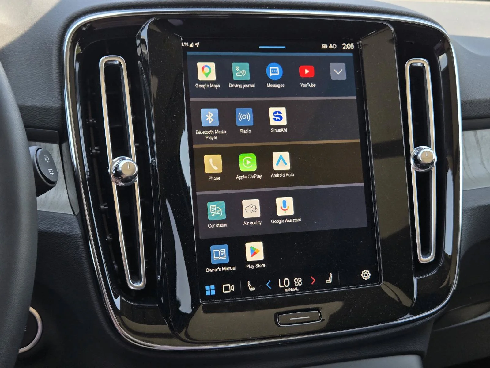Used 2025 Black Volvo Plus Dark Theme image 21