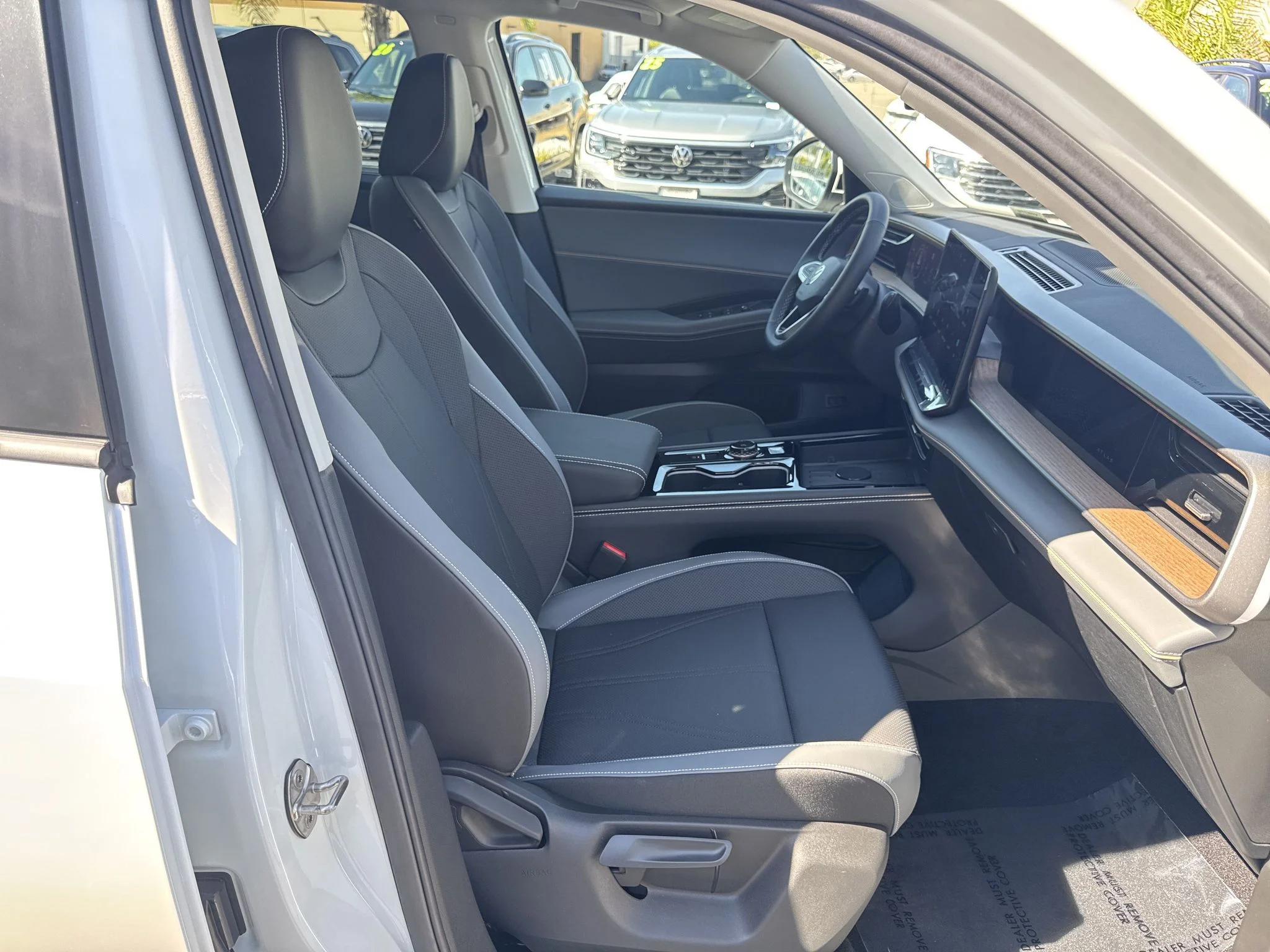 New 2027 Opal White Pearl Volkswagen SE w/Technology image 19