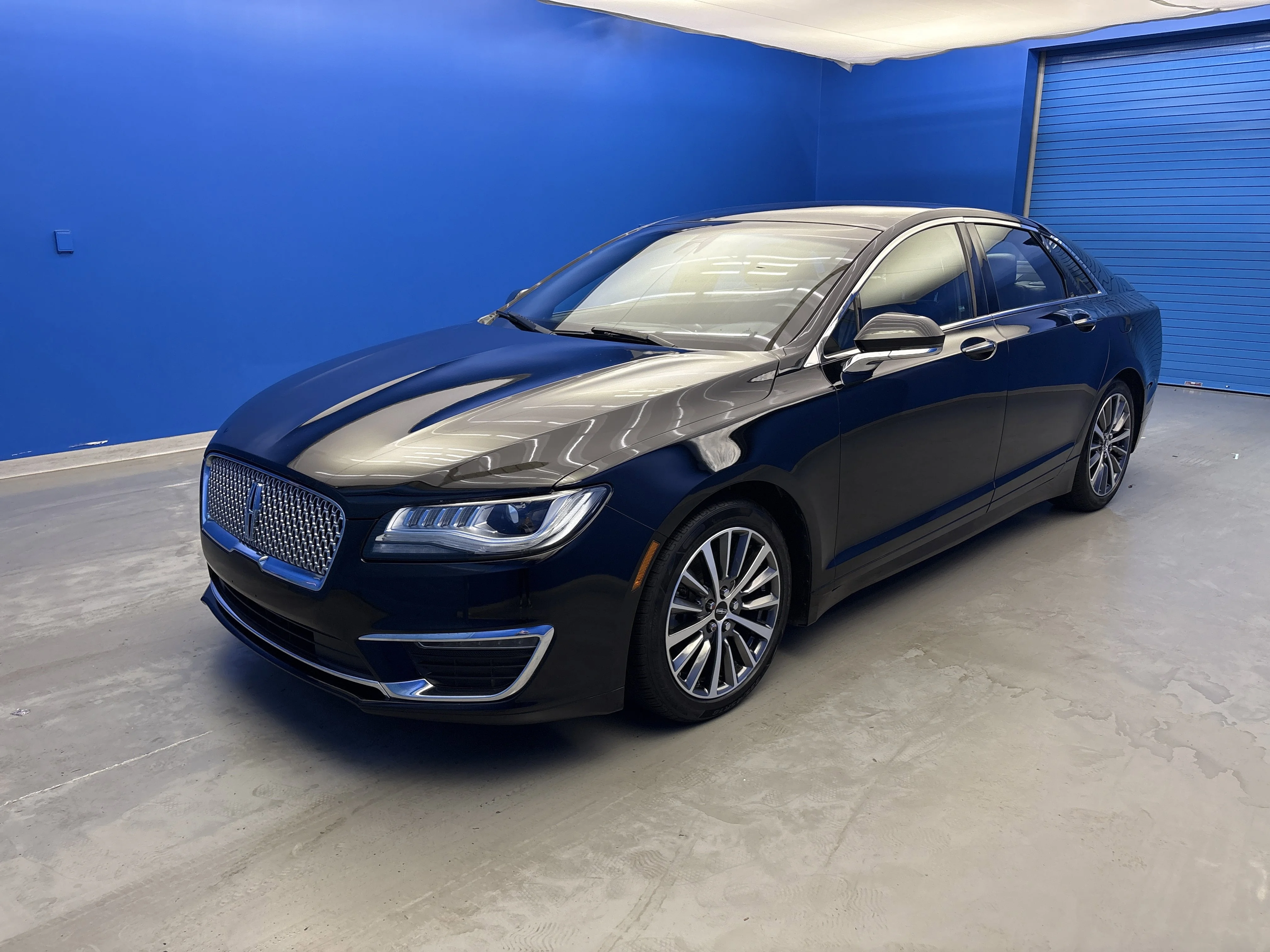 Used 2017 Black Velvet Lincoln Select image 4