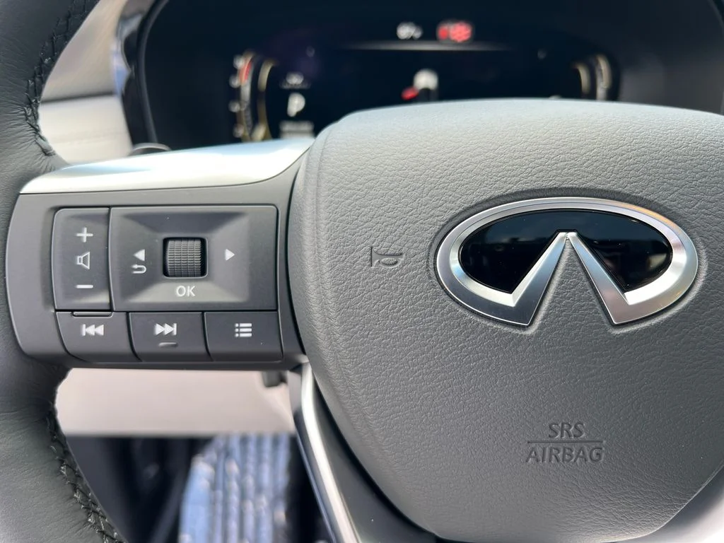 New 2027 RADIANT WHITE INFINITI Luxe FWD image 34