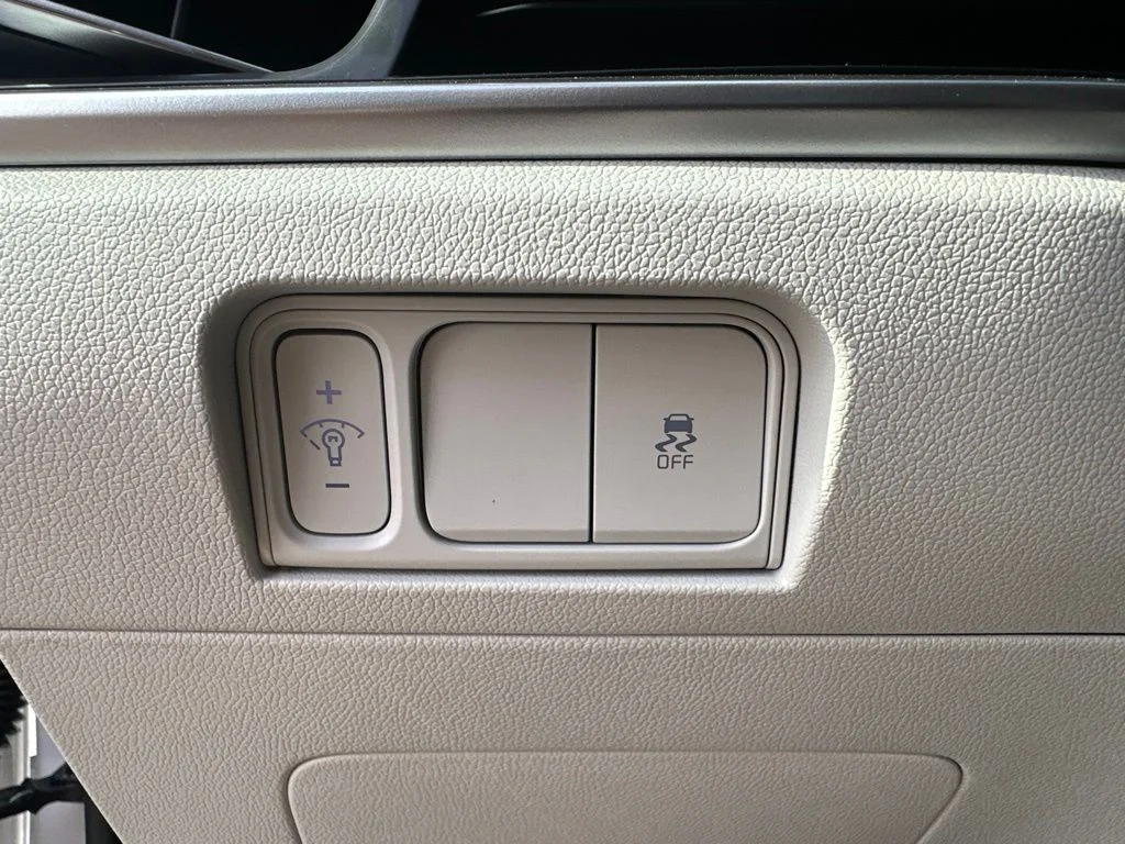 New 2026 White Kia S image 9