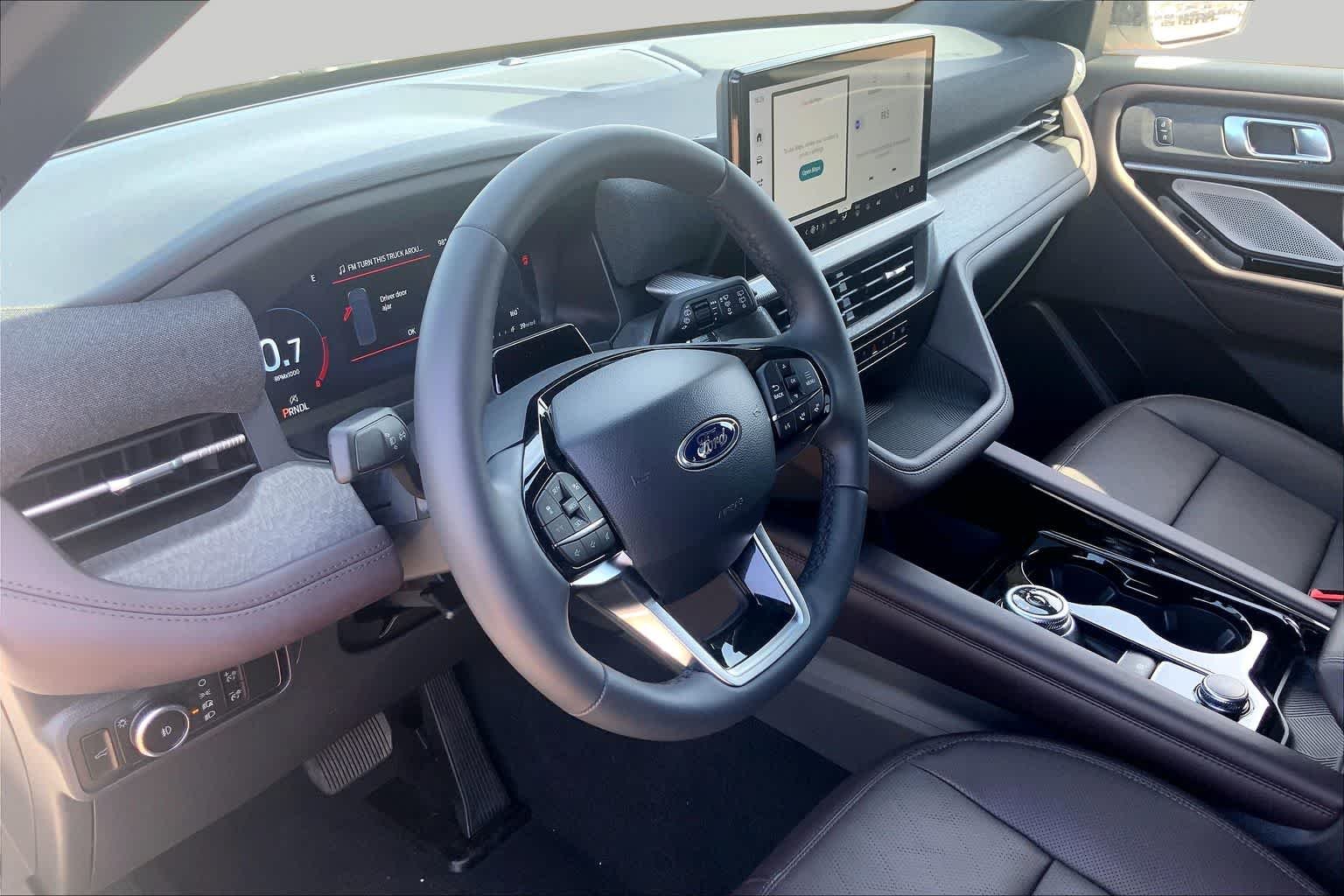 New 2026 Star White Metallic Tri-Coat Ford Platinum™ image 8