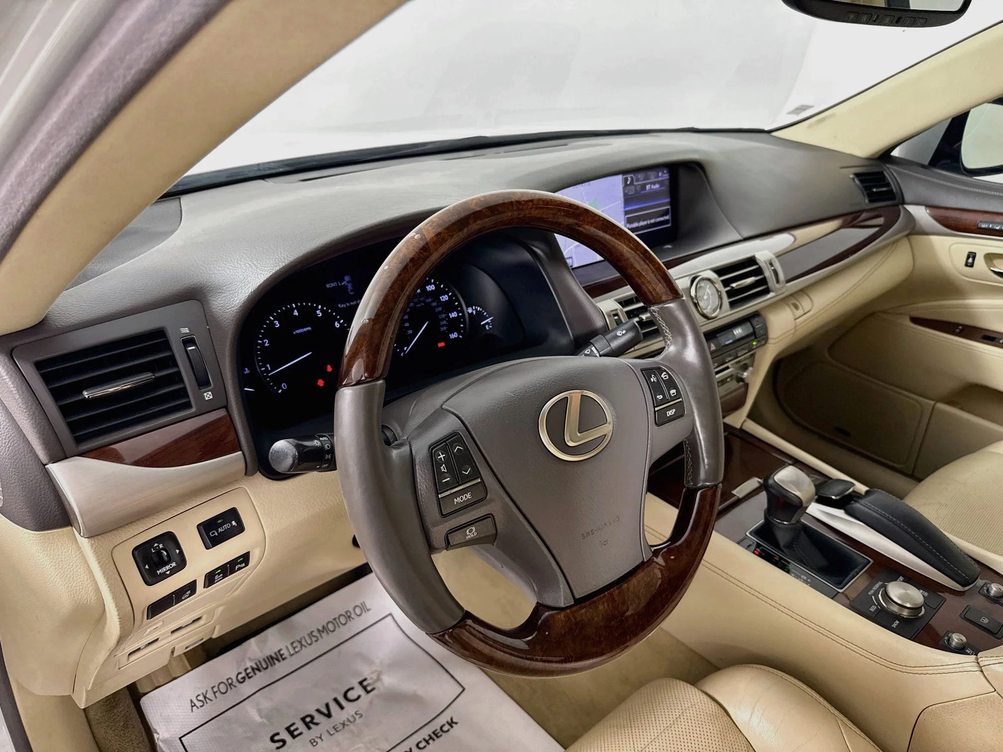 Used 2014 Starfire Pearl Lexus 460 image 9