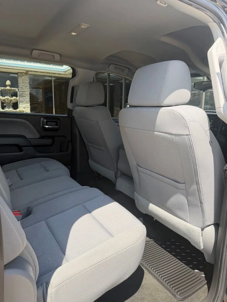 Used 2018 Black Chevrolet Custom image 26