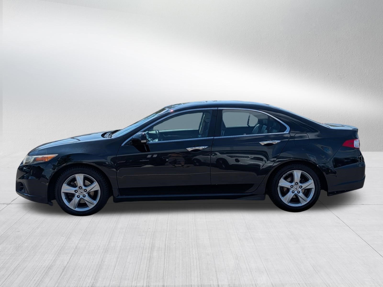 Used 2010 Crystal Black Pearl Acura  image 4