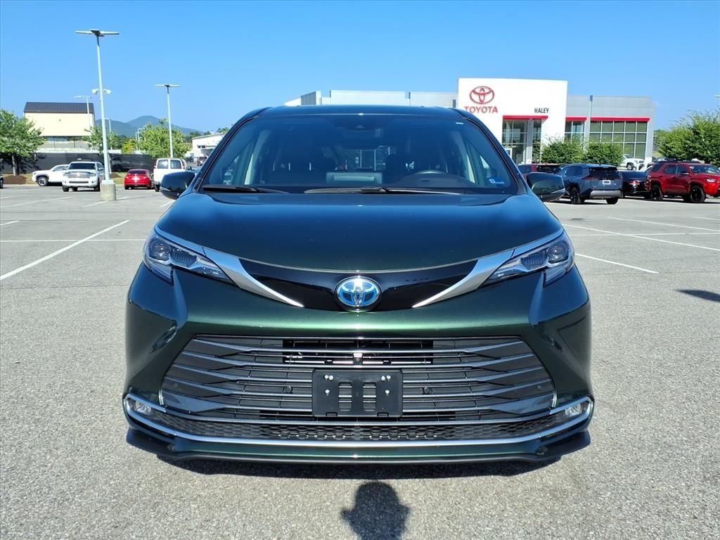 Used 2024  Toyota Platinum image 10