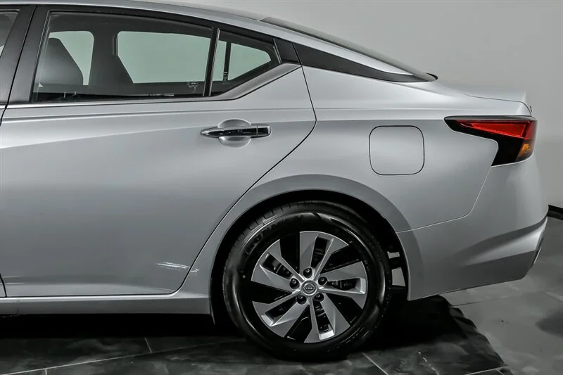 Used 2024 Brilliant Silver Metallic Nissan 2.5 S image 7