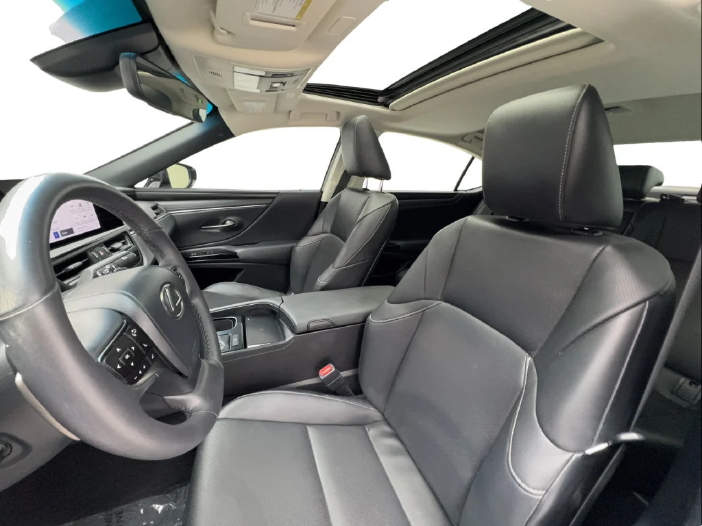 Used 2024 White Lexus 350 image 21