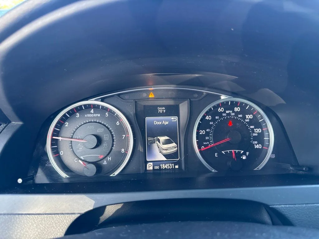 2015 Toyota Camry SE - Photo 8