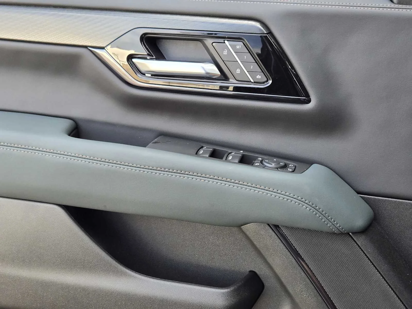 2026 GMC Yukon XL AT4 - Photo 15