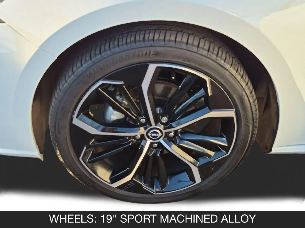 Used 2025 White Nissan 2.5 SR image 11