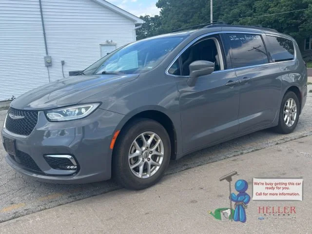 Used 2022 Ceramic Gray Clearcoat Chrysler Touring L image 4