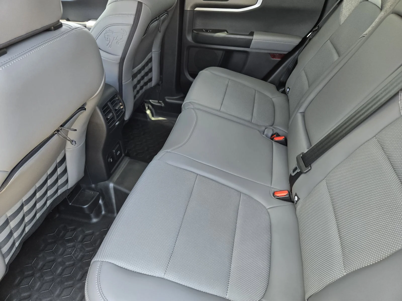 New 2026 Oxford White Ford Badlands® image 18