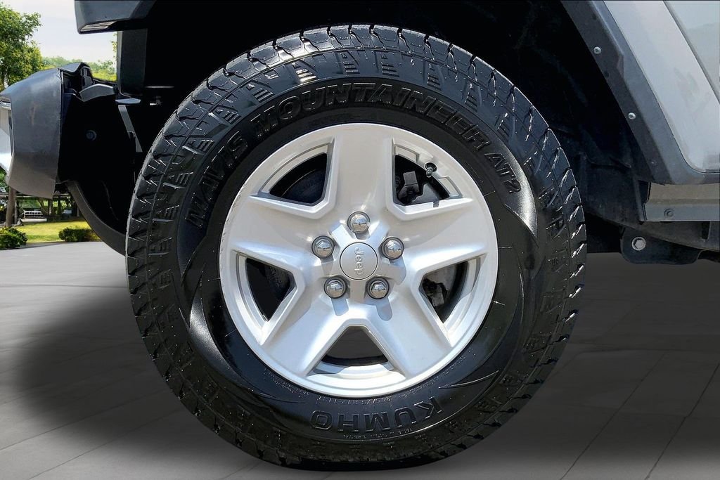 Used 2023 Gray Jeep Sport S image 32